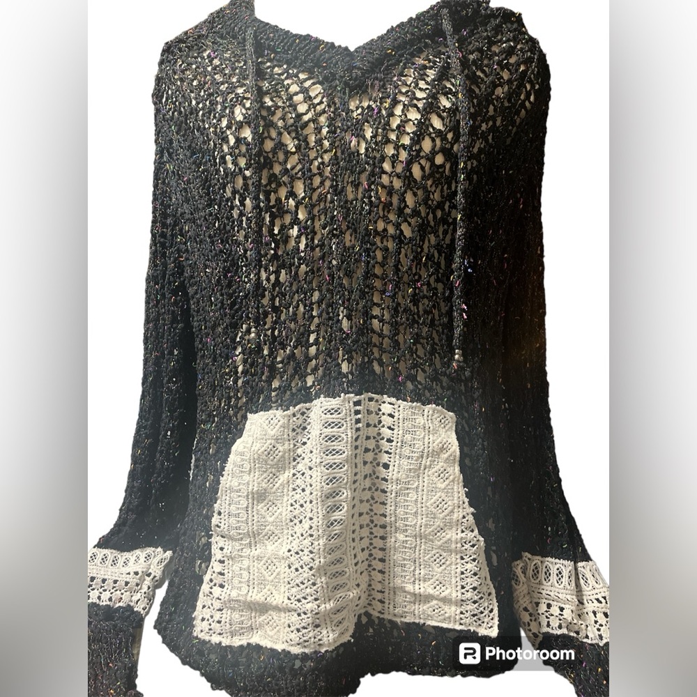 POL Crocheted Sweater / Cover-up Sz L.       New with tags